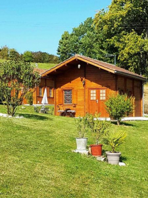 Chalet charmant à Dausse avec piscine et jardin